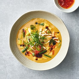 Pindasoep met pompoen en kokosmelk